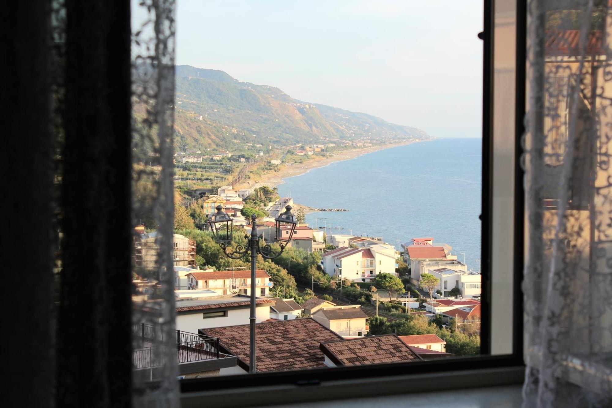 Uno Spettacolo Della Natura San Lucido Εξωτερικό φωτογραφία